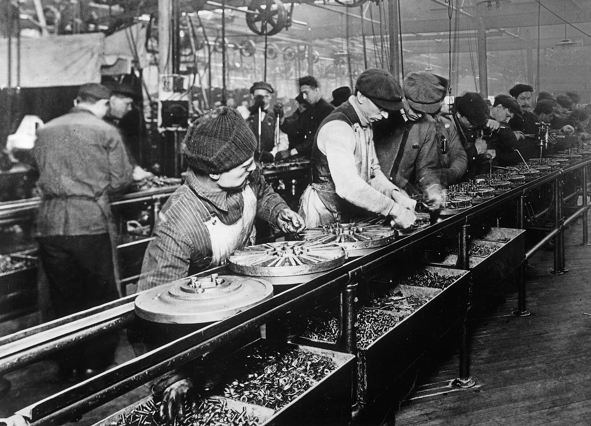 Lini perakitan Ford tahun 1913