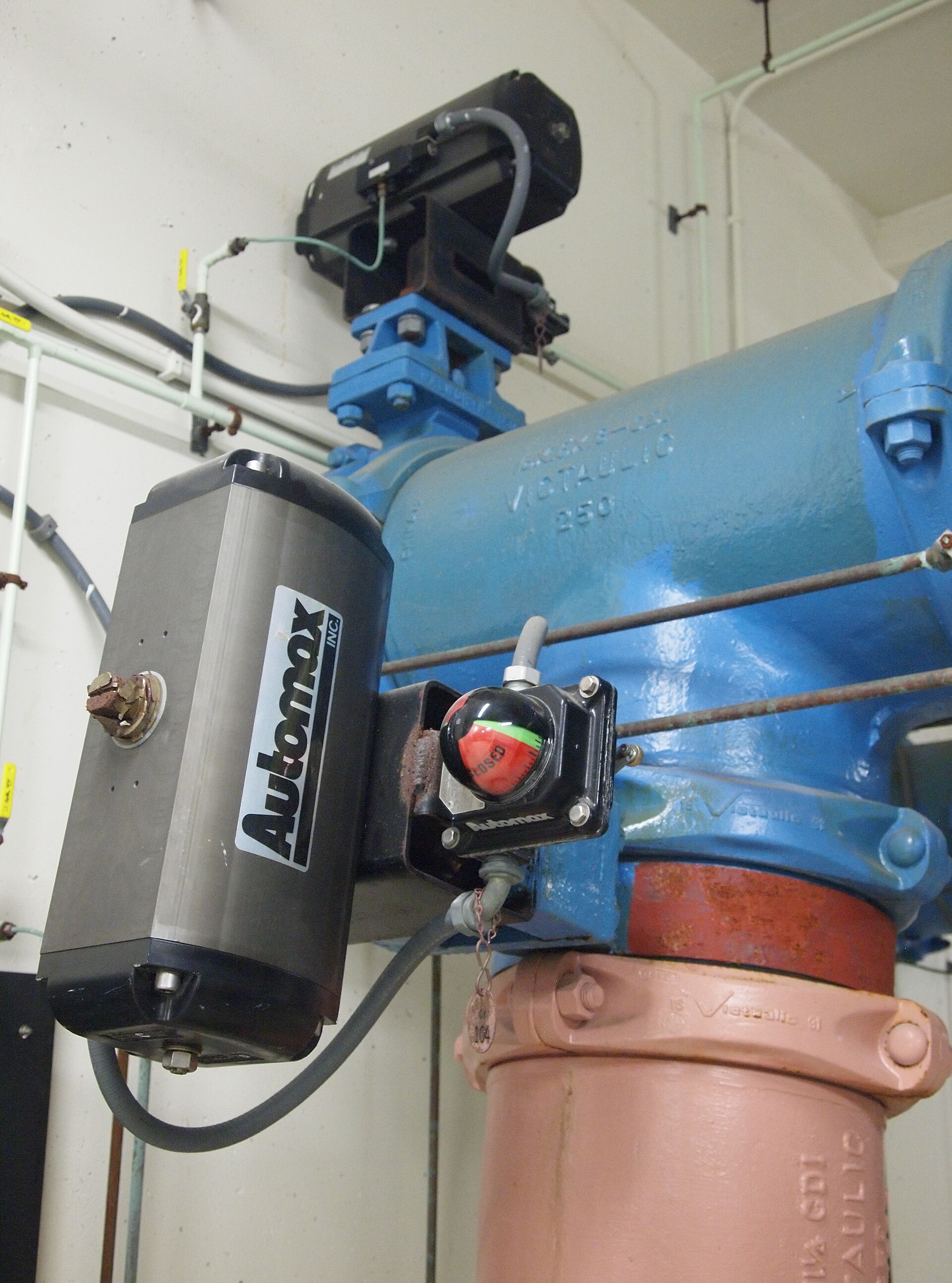 Aktuator pneumatik rotary rack and pinion pada katup